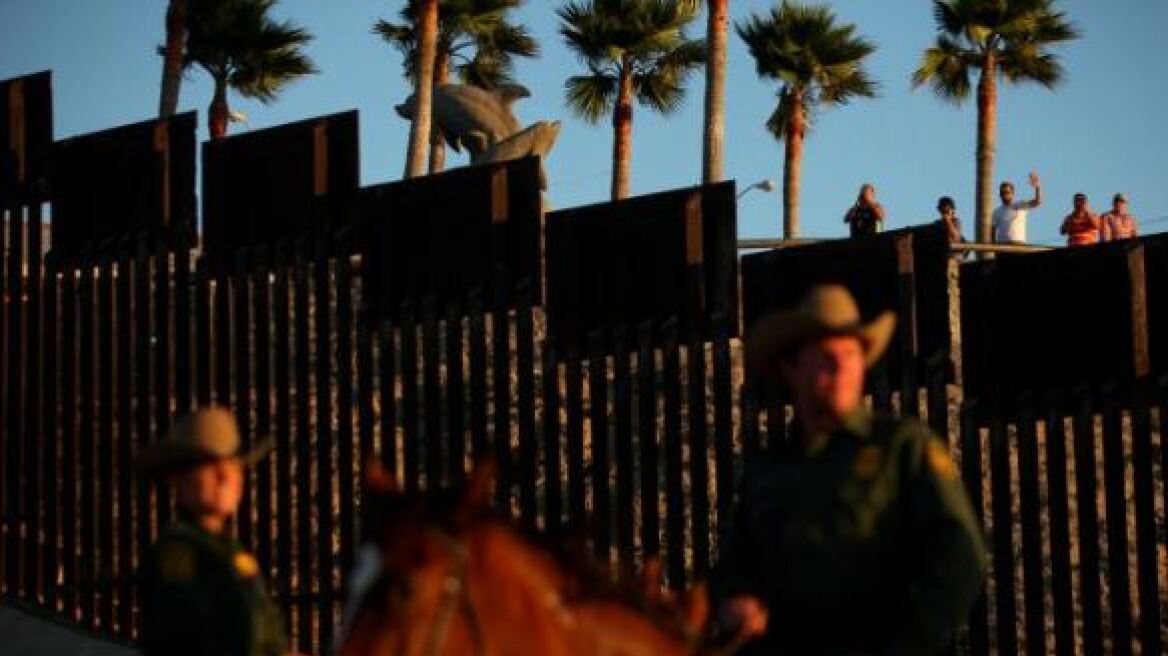 ΗΠΑ-Μεξικό: Το τείχος υπάρχει εδώ και χρόνια, αλλά είναι... μικρό για τον Τραμπ
